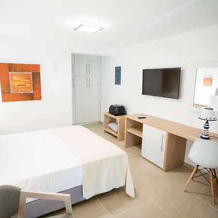 מלון Kratiras View Luxury 3*