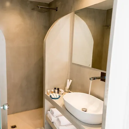 Kratiras View Luxury מלון