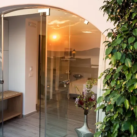 מלון Kratiras View Luxury 3*