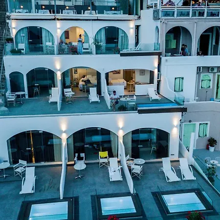 Kratiras View Luxury Φηρά